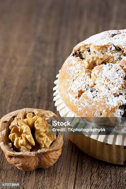 Di Noce Muffin Al Cioccolato - Fotografie stock e altre immagini di Biscotto secco - Biscotto secco, Cibo, Cioccolato