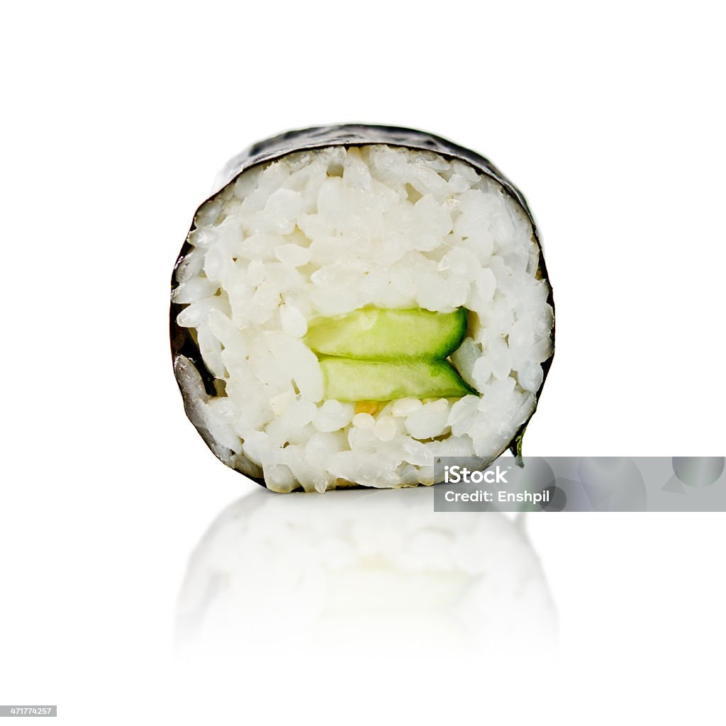 perinteisiä tuoreita japanilaisia sushirullia valkoisella taustalla - Rojaltivapaa avainsanalla Aasia ja tyyppiä Kuvapankin valokuva