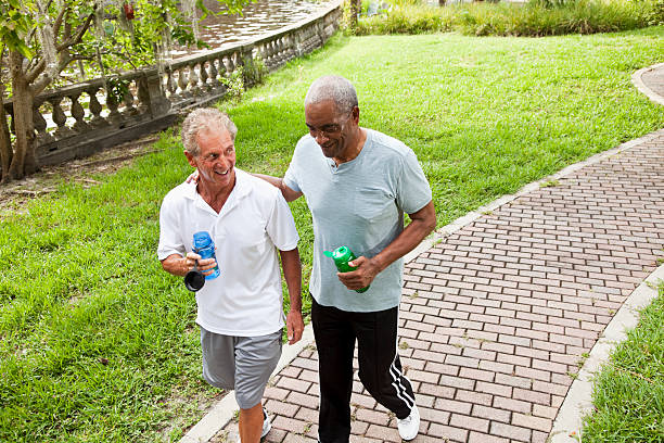 homens idosos depois de um exercício físico - sc0569 imagens e fotografias de stock