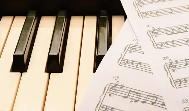 piano keyboard and sheetmusic note