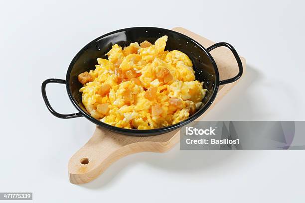 Foto de Ovos Mexidos e mais fotos de stock de Almoço - Almoço, Amarelo, Amontoamento