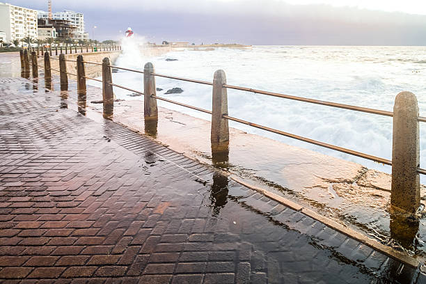 istock Sea in the city during sunset 471775605
