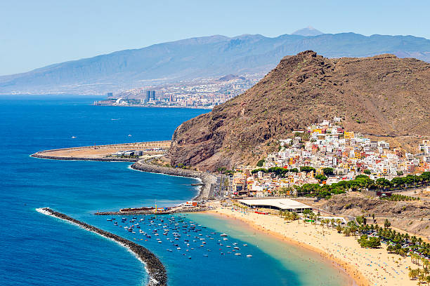 playa de las teresitas praia, tenerife, ilhas canárias, espanha - clear sky spain tenerife canary islands imagens e fotografias de stock