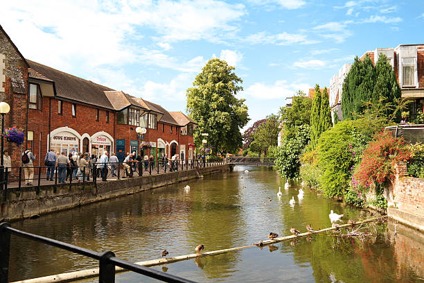 salisbury dans le royaume-uni - traveling light photos et images de collection