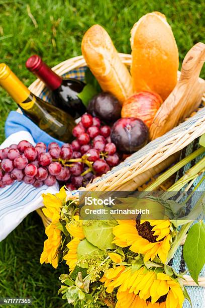 Picnic Foto de stock y más banco de imágenes de Alimento - Alimento, Amarillo - Color, Bebida