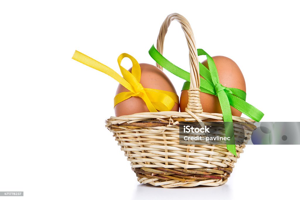 Canasta con huevos de Pascua - Foto de stock de Celebración - Ocasión especial libre de derechos