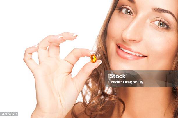 Donna Con Pillola - Fotografie stock e altre immagini di 20-24 anni - 20-24 anni, Accudire, Adulto