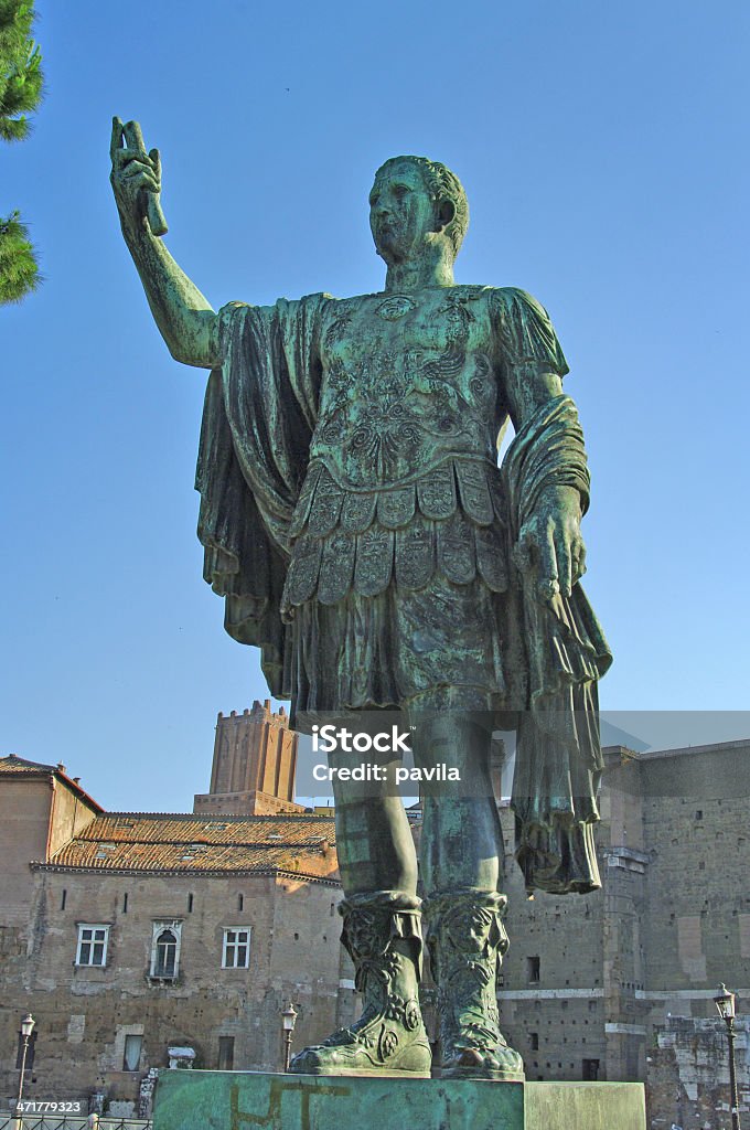 Estatua de césar, Trajan foro, Roma, Italia - Foto de stock de Aire libre libre de derechos