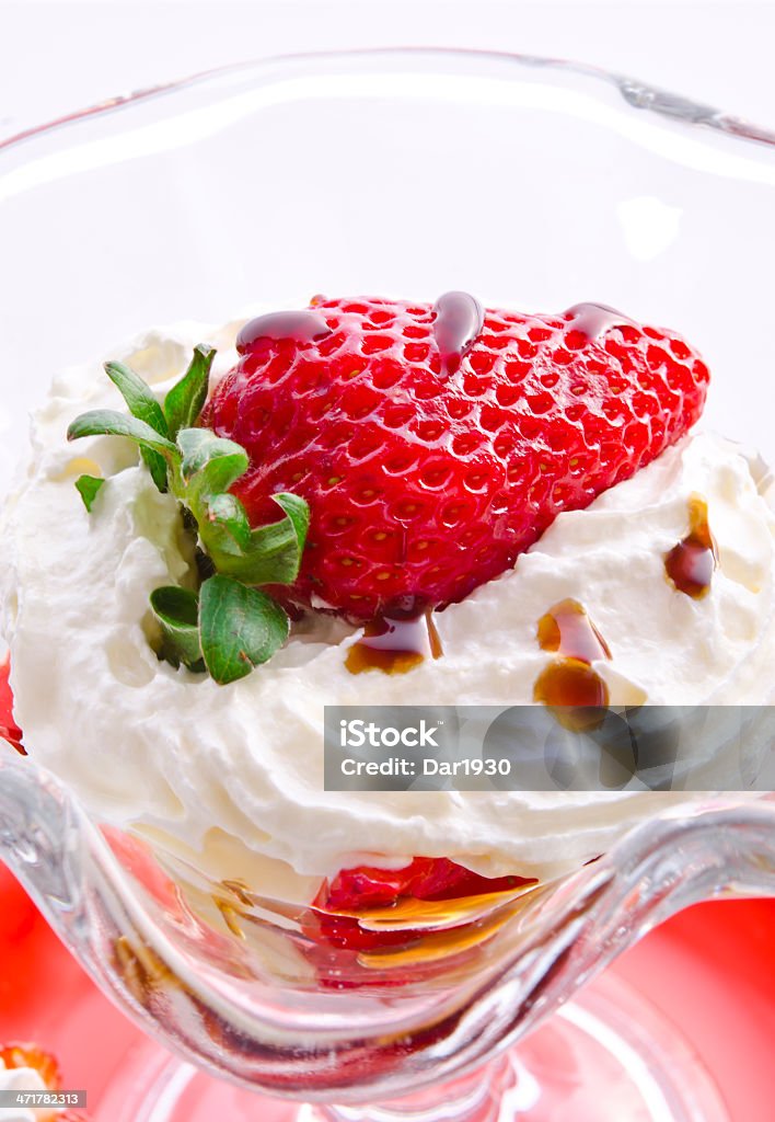 Fragole con panna - Foto stock royalty-free di Aceto balsamico