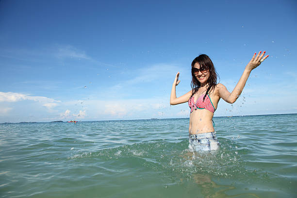 istock Pretty Asian woman posing on the beach 471783211