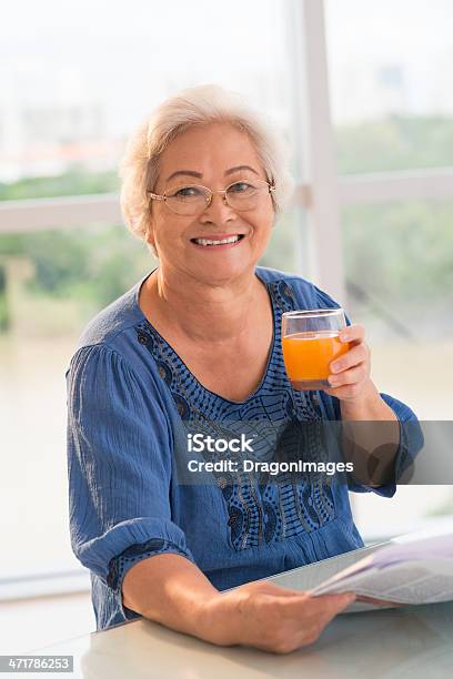 Stile Di Vita Sano Per Anziani - Fotografie stock e altre immagini di Adulto - Adulto, Allegro, Ambientazione interna
