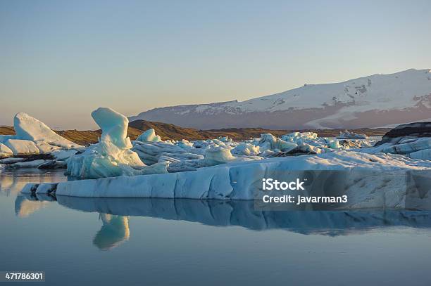 Foto de Flutuando Icebergs De Jokulsarlon Geleira Lagoon Islândia e mais fotos de stock de Azul