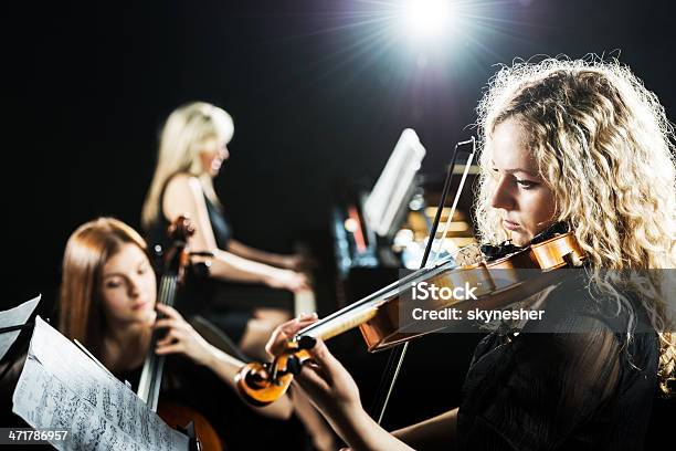 Trio Orchestra Stockfoto und mehr Bilder von Drei Personen - Drei Personen, Klavier, Frauen