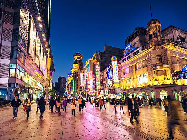 istock Evening in Shanghai's Nanjing Road 471787944