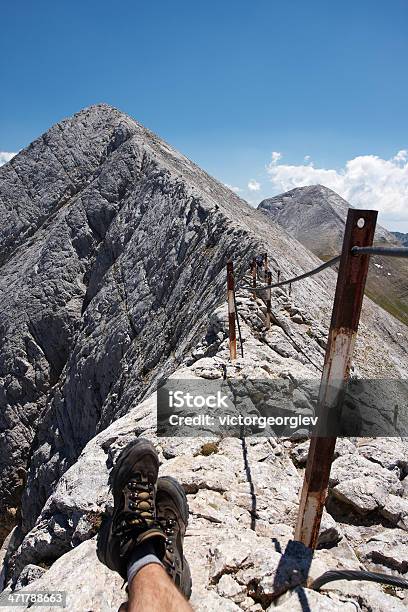 En El Borde Foto de stock y más banco de imágenes de Adrenalina - Adrenalina, Aire libre, Aventura