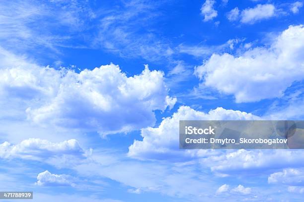 Nuvole Di Cielo - Fotografie stock e altre immagini di Ambientazione esterna - Ambientazione esterna, Astratto, Blu