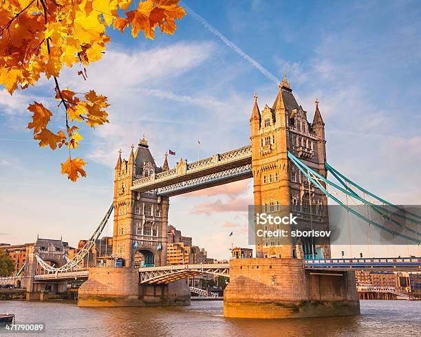 Photo libre de droit de Tower Bridge À Londres banque d'images et plus d'images libres de droit de Angleterre - Angleterre, Architecture, Automne