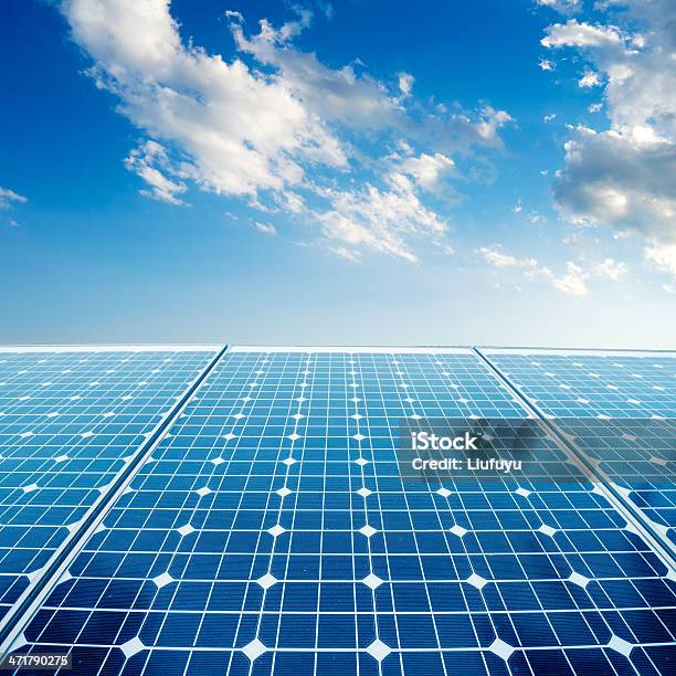 Fotovoltaici - Fotografie stock e altre immagini di Energia solare - Energia solare, Impianto di energia solare, Sole