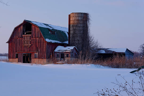 istock Barn and Topless Silo at Sunset 471792529