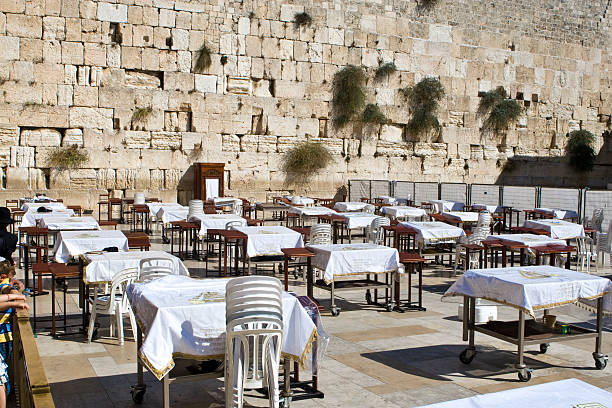 oração de judeus na muralha ocidental. jerusalém israel - sasha cohen imagens e fotografias de stock