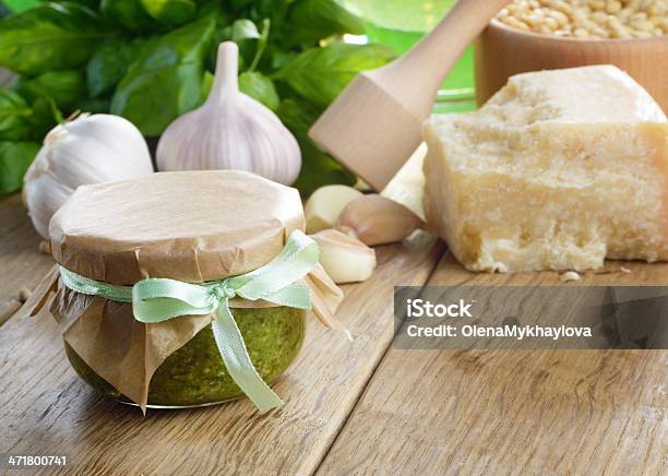 Foto de Ingredientes Para O Molho Pesto e mais fotos de stock de Alho - Alho, Alimentação Saudável, Amarrado