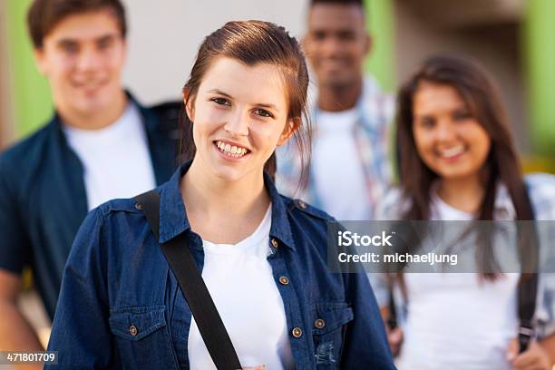 Foto de Jovens Alunos Do Ensino Médio e mais fotos de stock de Azul - Azul, Aluno do Ensino Médio, Camisas