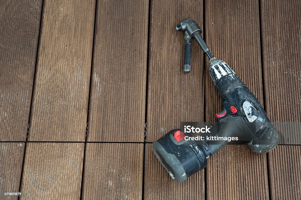 electric drill links auf den Holzboden - Lizenzfrei Arbeiten Stock-Foto