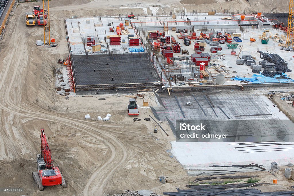 Construção de concreto com digger, caminhões bulldozer - Foto de stock de Areia royalty-free