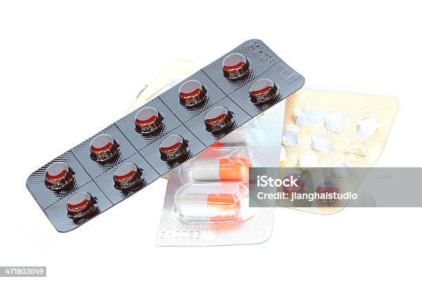 Photo libre de droit de Médecine Et Pilules Capsules Emballés Dans La Formation Des Ampoules banque d'images et plus d'images libres de droit de Antibiotique