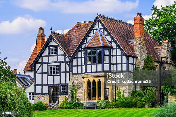 Foto de Cottage e mais fotos de stock de Aldeia - Aldeia, Armação de Madeira, Cabana - Casa