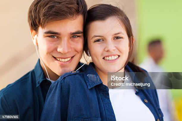 Bela Jovem Casal Adolescente - Fotografias de stock e mais imagens de Adolescente - Adolescente, Adolescência, Adulto