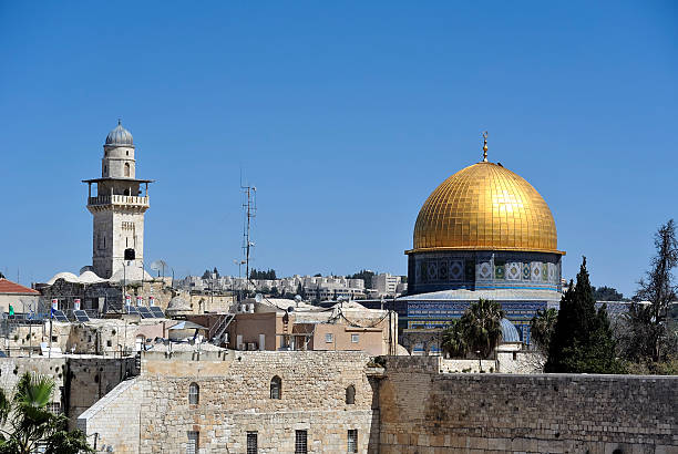 istock Kotel and Dome of the Rock mousque. 471804239