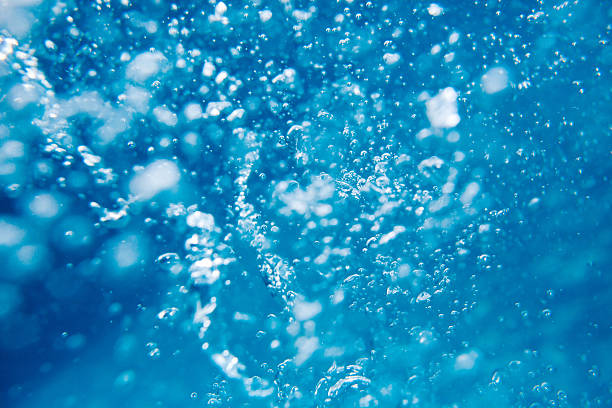 burbujas de aire en agua - underwater fotografías e imágenes de stock
