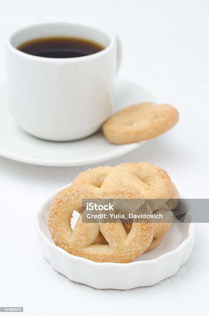 Zuckergebäck und eine Tasse Kaffee - Lizenzfrei Bäckerei Stock-Foto