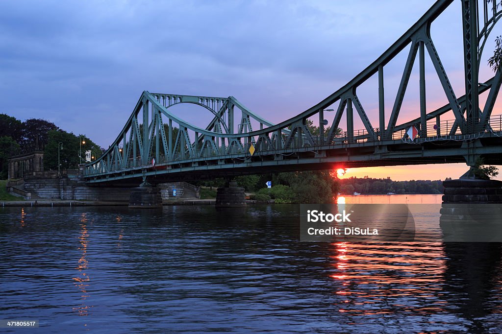 Glienicker Brücke bei Sonnenuntergang - Lizenzfrei Abenddämmerung Stock-Foto