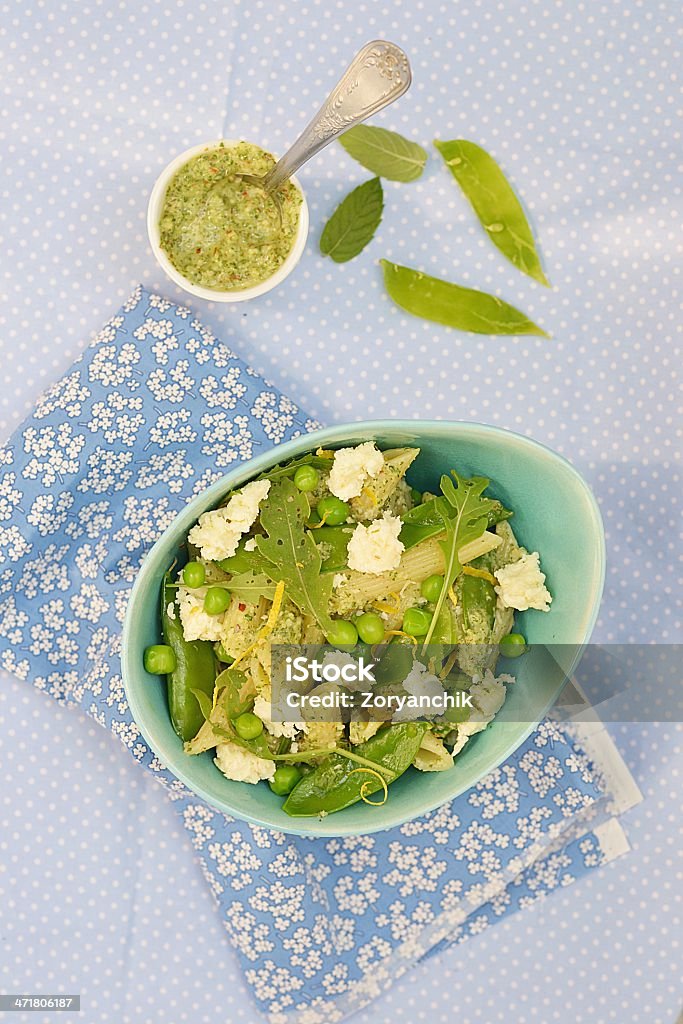 pasta y guisantes ensalada verde - Foto de stock de Alimento libre de derechos