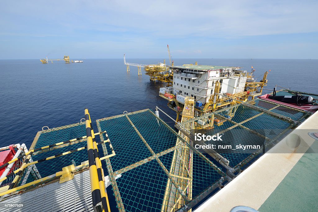 Grande offshore oil rig - Foto stock royalty-free di Affari finanza e industria