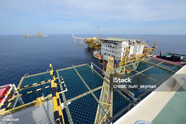 Grande Offshore Oil Rig - Fotografie stock e altre immagini di Affari finanza e industria - Affari finanza e industria, Composizione orizzontale, Esplorazione