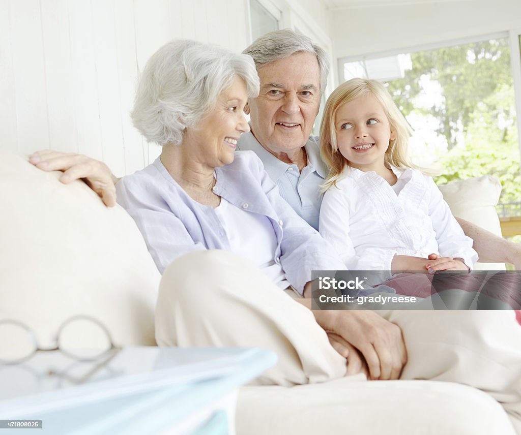 Affectueux et amoureux grands-parents - Photo de Grand-mère libre de droits