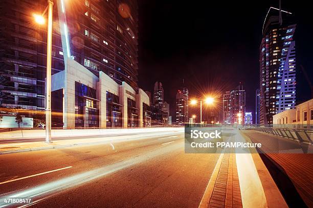 Dubai City Highway Foto de stock y más banco de imágenes de Aire libre - Aire libre, Alto - Descripción física, Anochecer