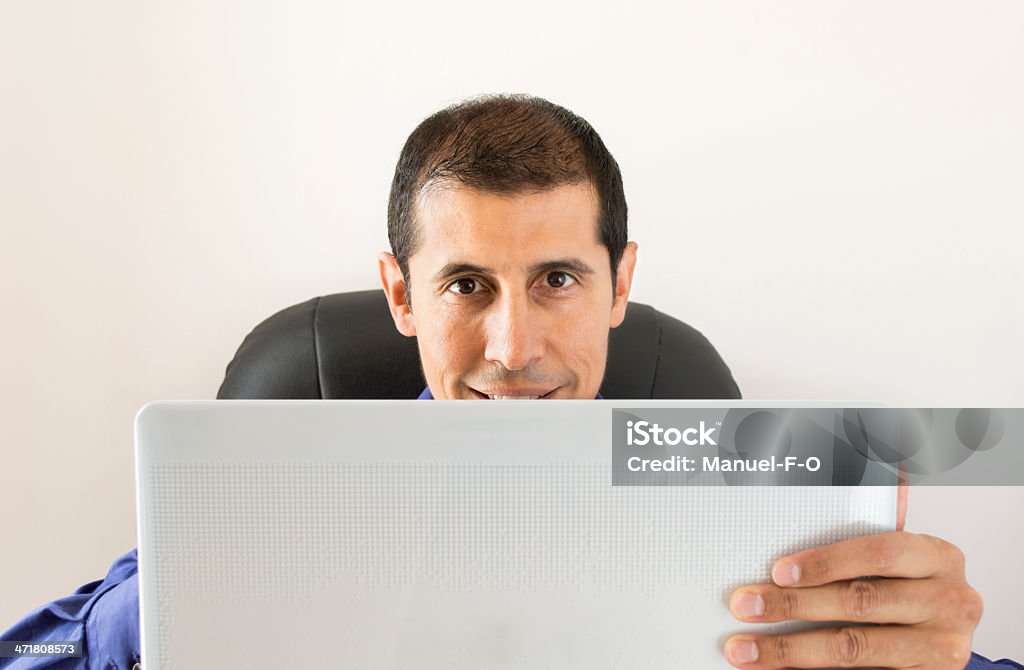 Empresário segurando um tablet digital - Foto de stock de Adulto royalty-free