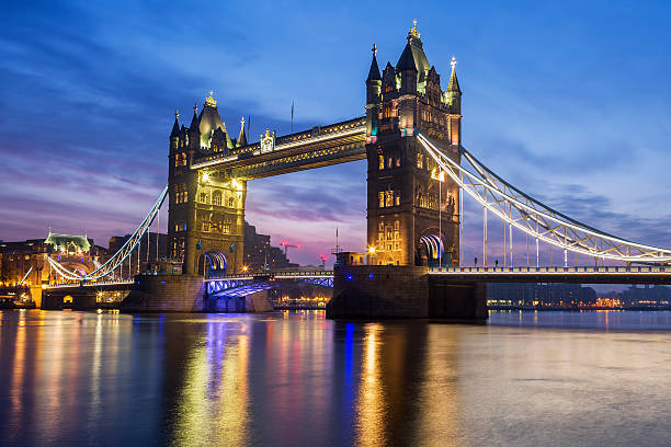 istock Famous Tower Bridge in the evening 471809474