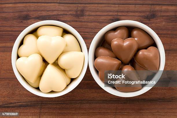 Foto de Corações De Chocolate e mais fotos de stock de Alimentação Não-saudável - Alimentação Não-saudável, Amor, Chocolate