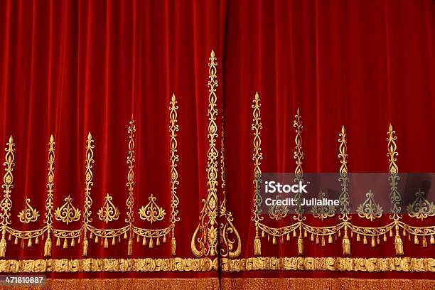 Театральный Красный Curtain — стоковые фотографии и другие картинки Бархат - Бархат, Без людей, Внутри