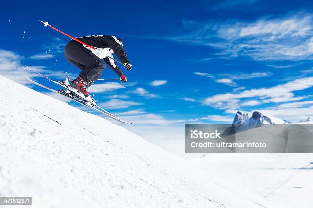 Photo libre de droit de Neige Saut À Ski banque d'images et plus d'images libres de droit de Activité - Activité, Adulte, Alpes européennes