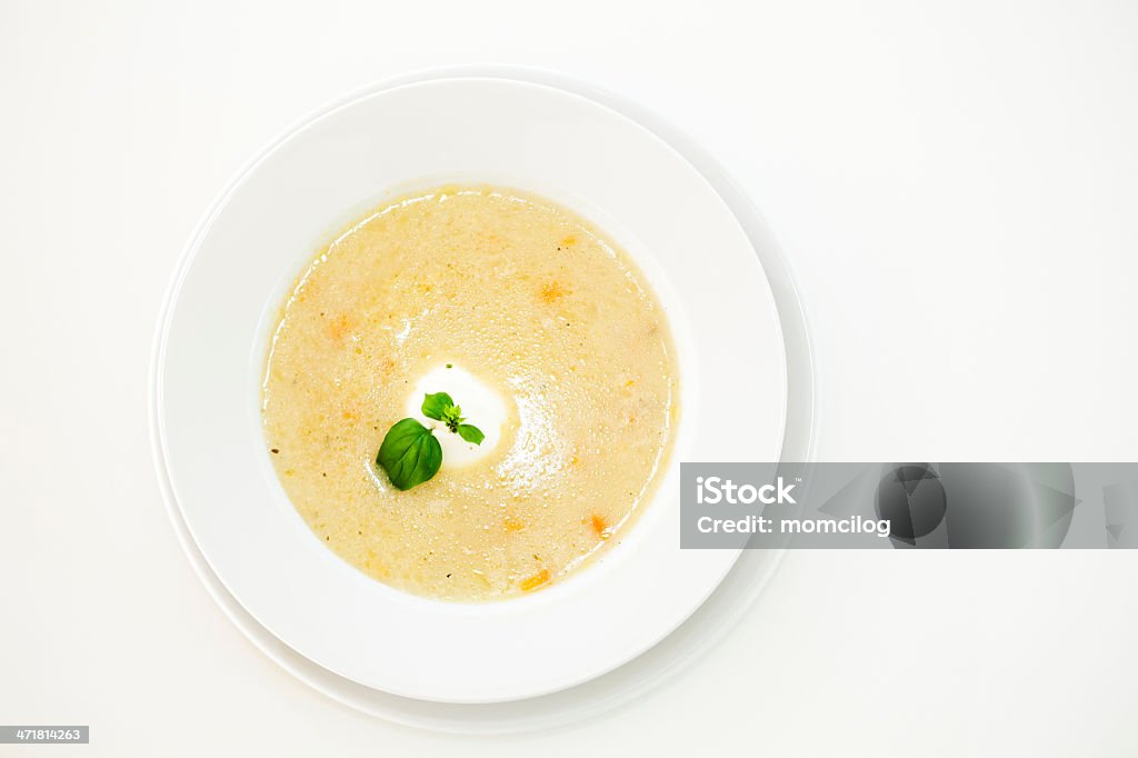 Sopa de pollo con crema agria - Foto de stock de Albahaca libre de derechos