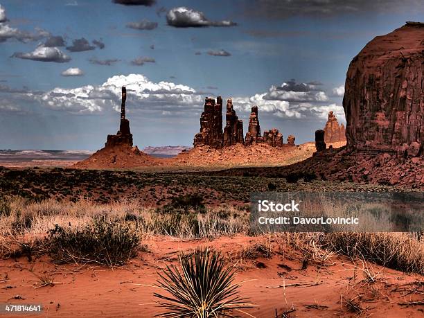 Photo libre de droit de Totem Pole banque d'images et plus d'images libres de droit de Arizona - Arizona, Bleu, Ciel