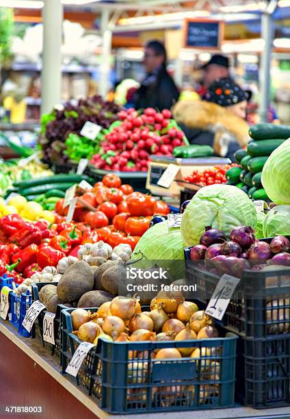 Овощной Рынок — стоковые фотографии и другие картинки Базар - Базар, В ряд, Вариация