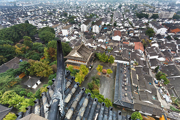 luftaufnahme dächer von suzhou, china - zhejiang provinz stock-fotos und bilder