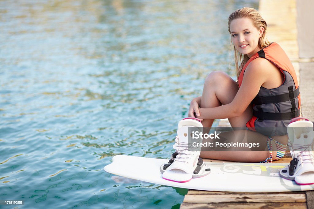 Momentos tranquilos by the lake - Foto de stock de Wakeboarding royalty-free